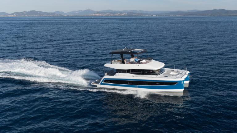 Meet The New Fountaine Pajot MY4.S Power Catamaran - Virtual Tour