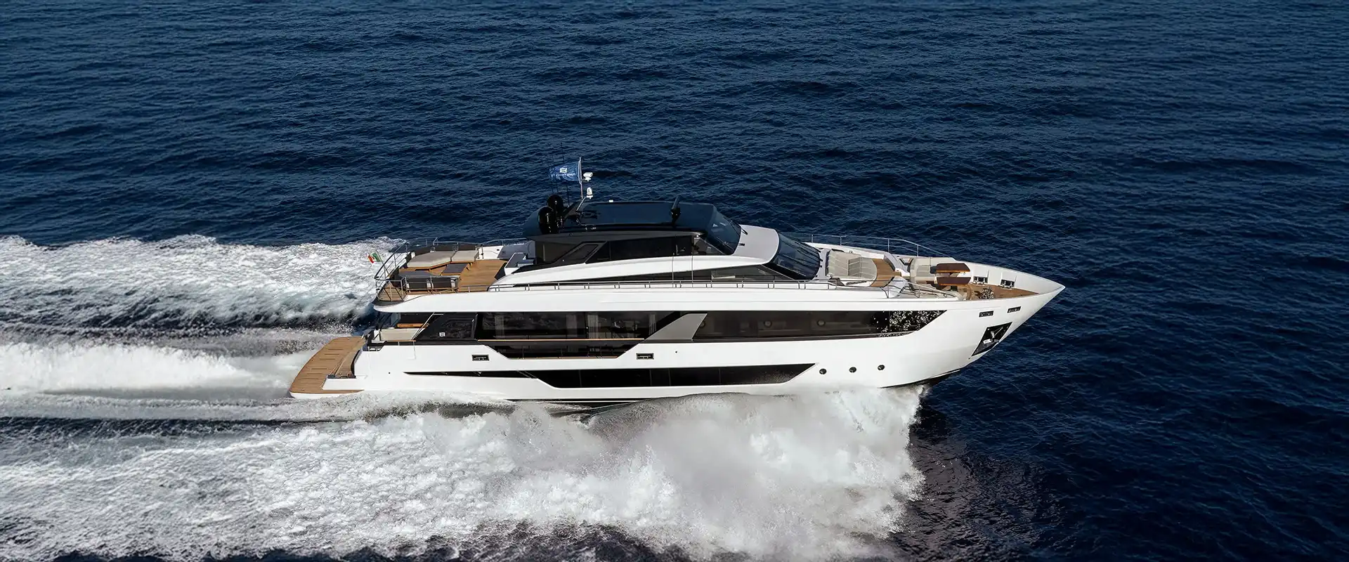 FERRETTI YACHTS 1000 SKYDECK FOR SALE